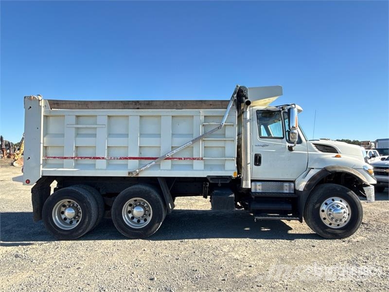 International 7400 Pašizgāzējs