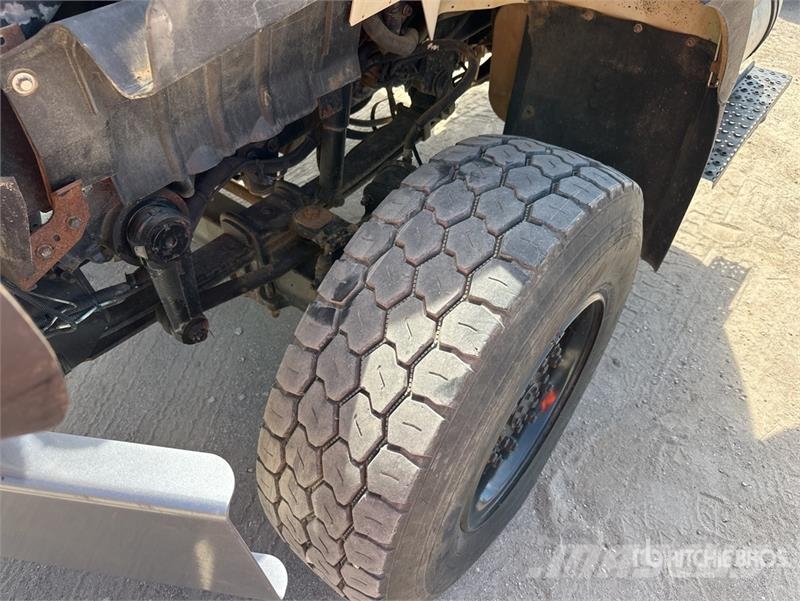 International 7400 Kabine i unutrašnjost