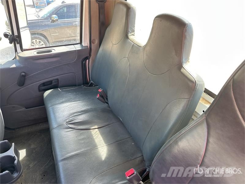 International 7400 Kabine i unutrašnjost