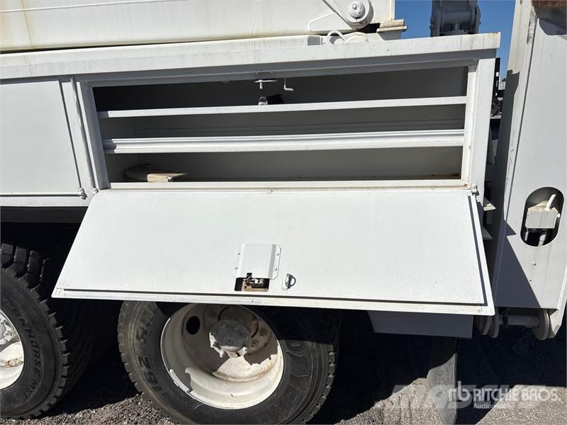 International 7400 Autoplošiny