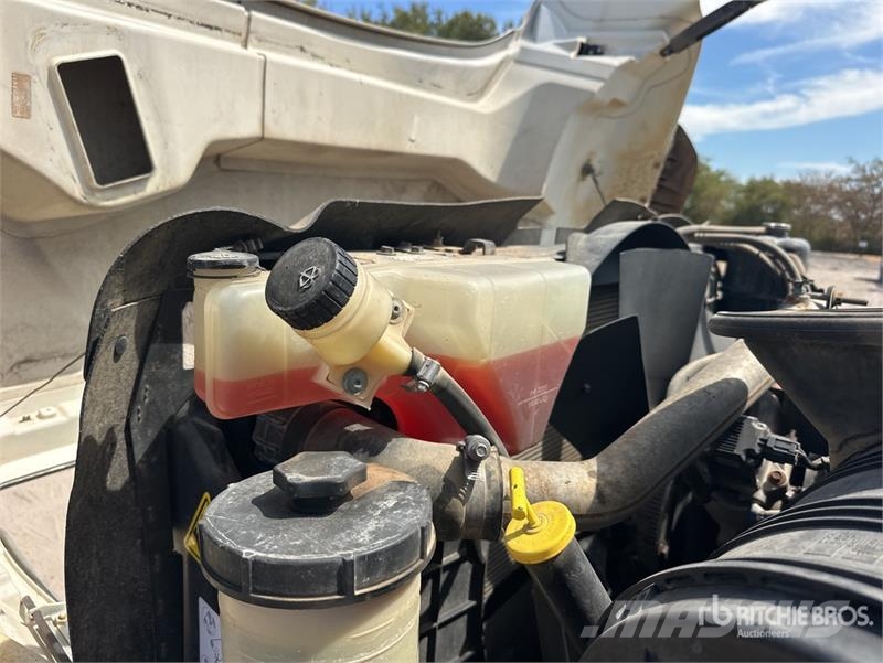 International 7400 Kabine i unutrašnjost