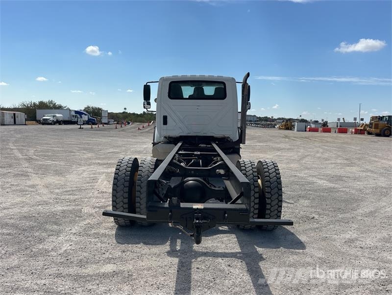 International 7400 Kabine i unutrašnjost