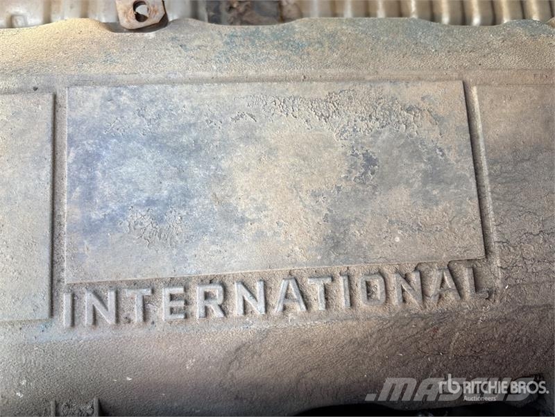 International 7400 Грузовики-Самосвалы