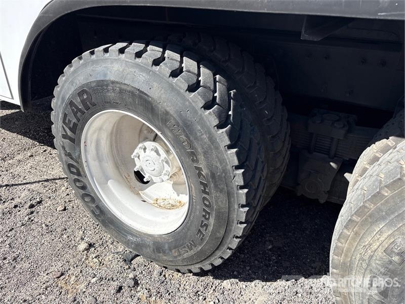 International 7400 Autoplošiny