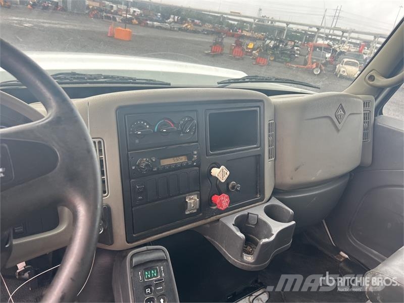 International 7400 Самоскиди