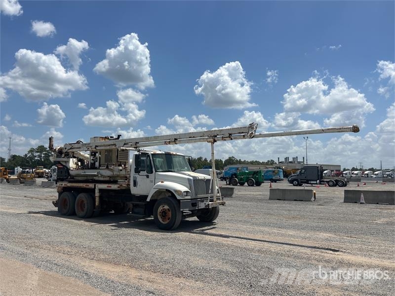 International 7400 이동식 드릴 리그 트럭