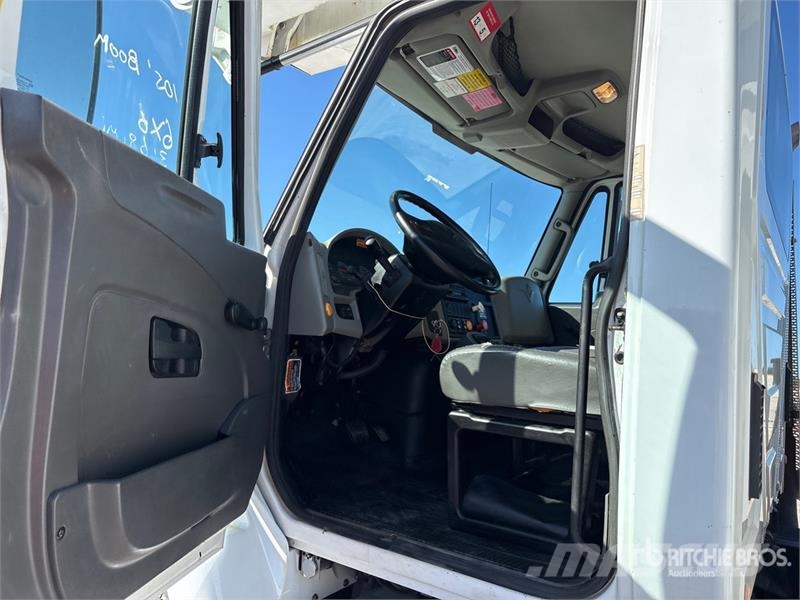 International 7400 Autoplošiny