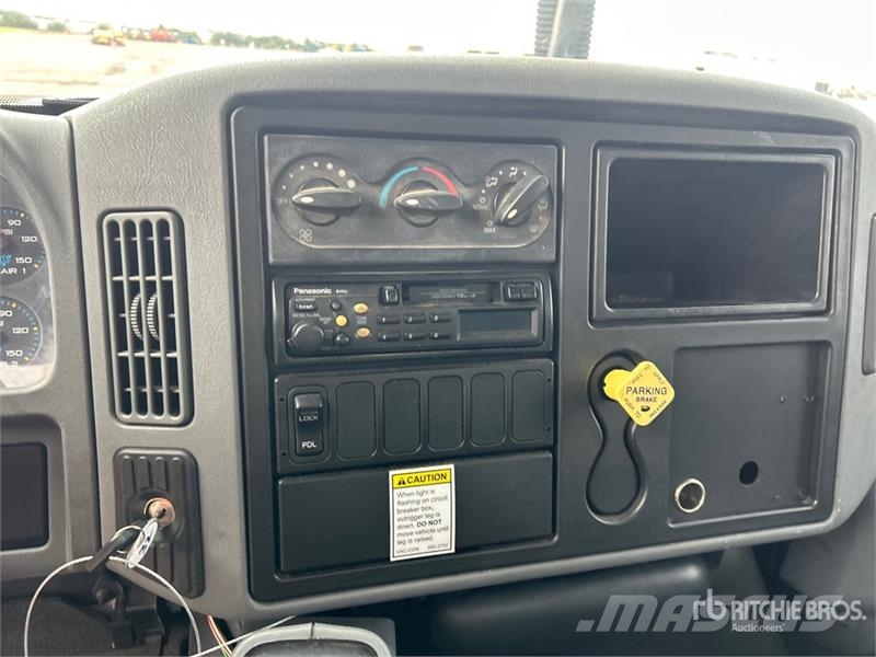International 7400 Saug- und Druckwagen