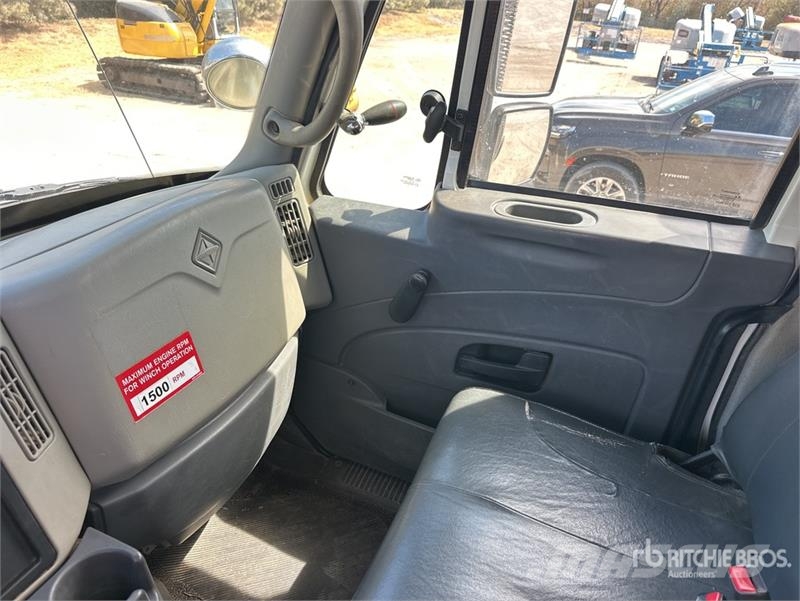 International 7400 Kabine i unutrašnjost