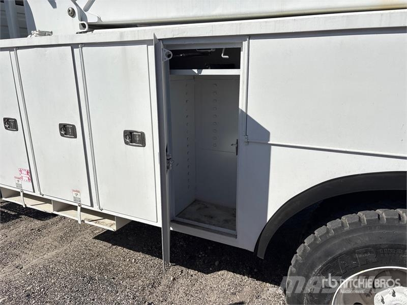 International 7400 Autoplošiny