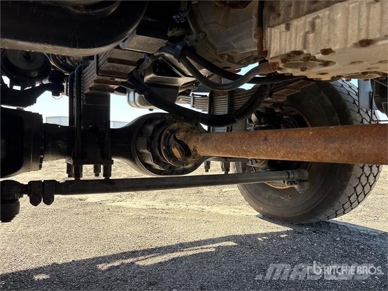 International 7400 Autoplošiny