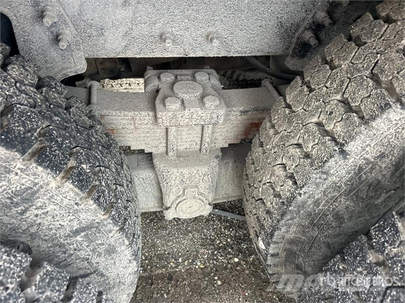 International 7400 Saug- und Druckwagen