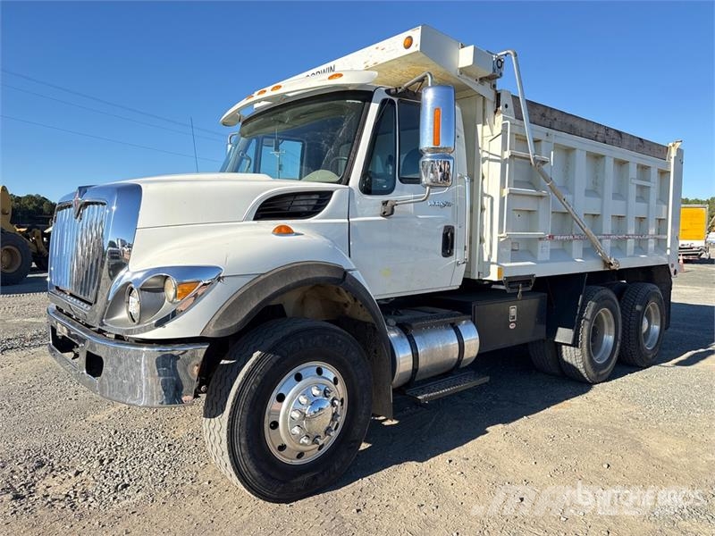 International 7400 Pašizgāzējs