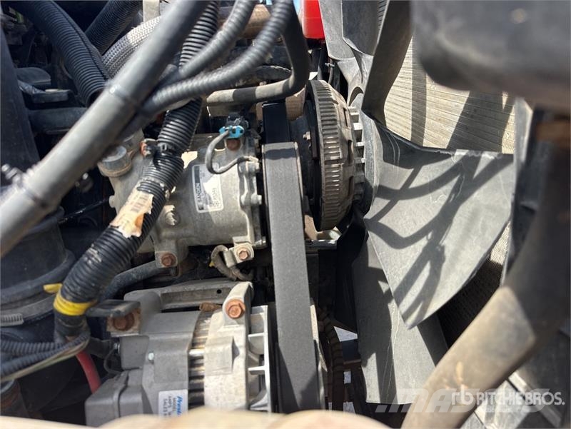 International 7400 Kabine i unutrašnjost