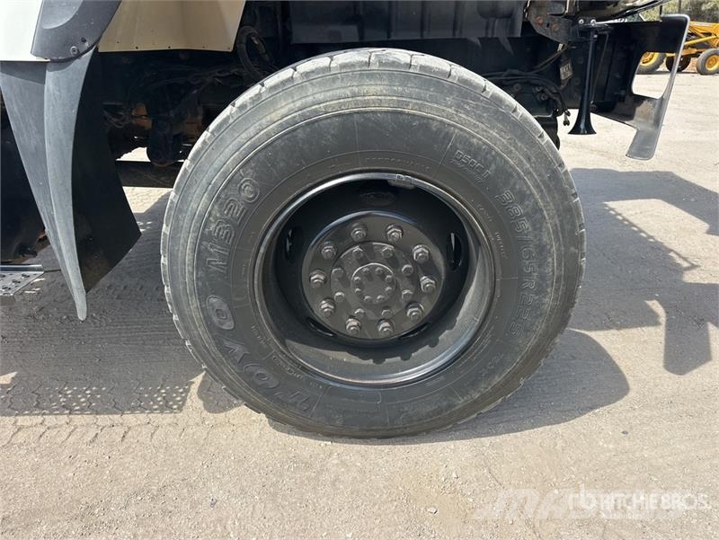 International 7400 Kabine i unutrašnjost