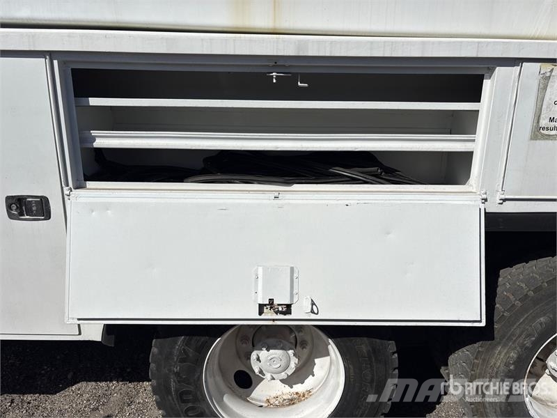 International 7400 Autoplošiny
