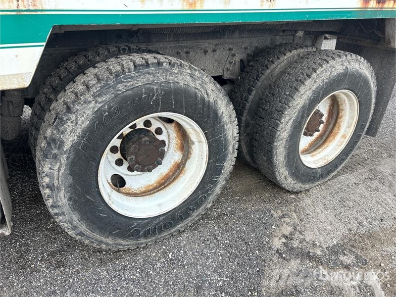 International 7400 Saug- und Druckwagen