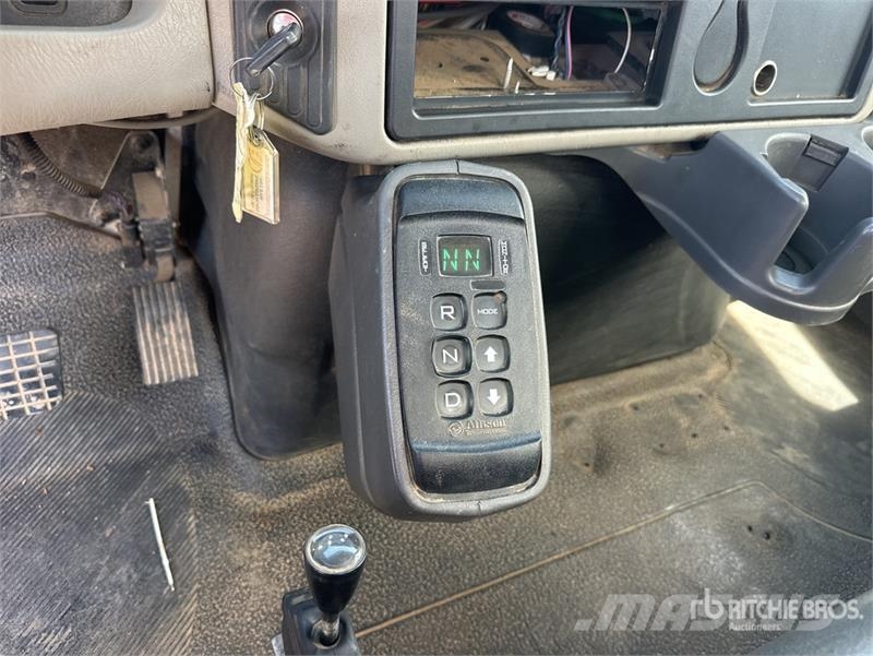 International 7400 Kabine i unutrašnjost