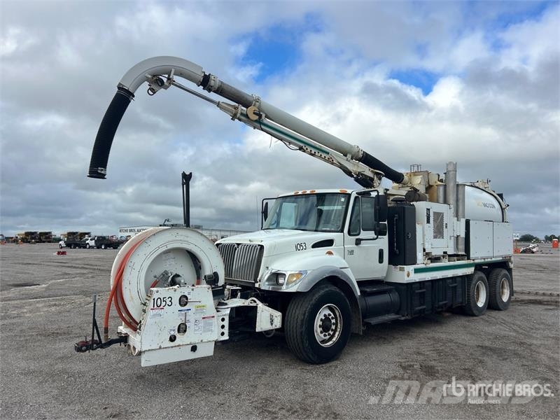International 7400 Saug- und Druckwagen