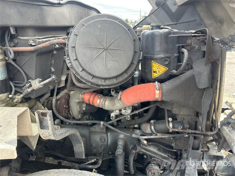 International 7400 Saug- und Druckwagen