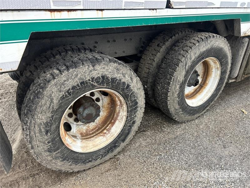 International 7400 Saug- und Druckwagen