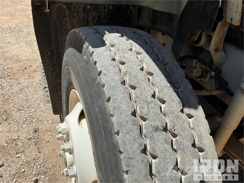 International 7400 2000 gal 6x4 Kill Truck Processing Equipment