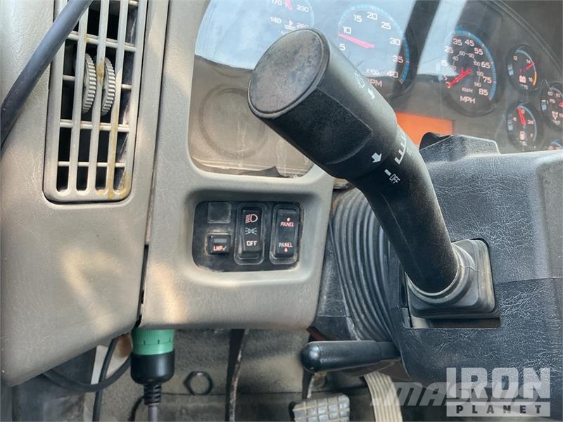 International 7400 2000 gal 6x4 Kill Truck Processing Equipment