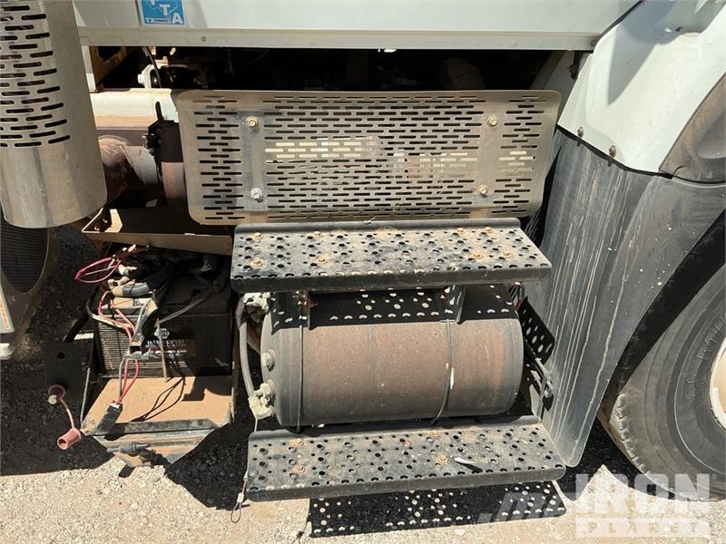 International 7400 2000 gal 6x4 Kill Truck Processing Equipment