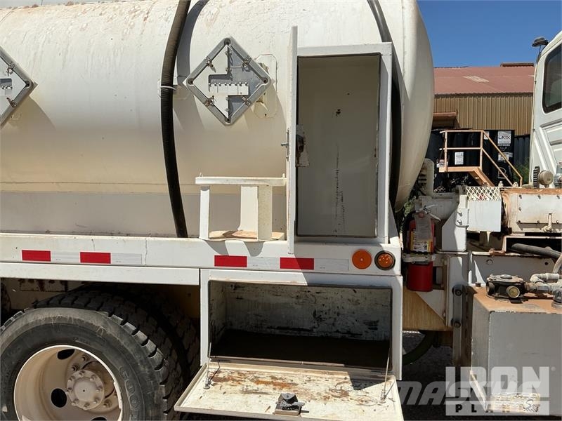 International 7400 2000 gal 6x4 Kill Truck Processing Equipment