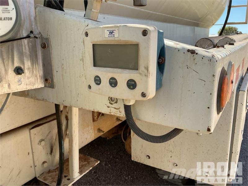 International 7400 2000 gal 6x4 Kill Truck Processing Equipment