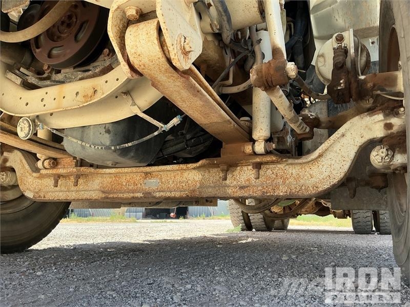 International 7400 2000 gal 6x4 Kill Truck Processing Equipment