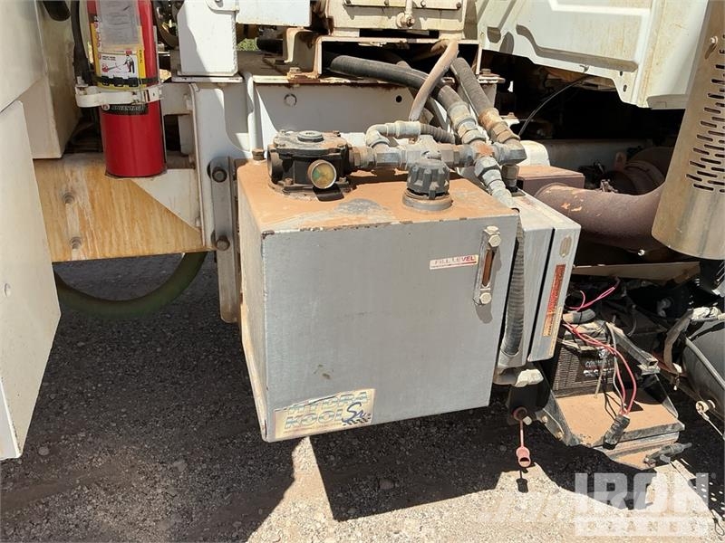 International 7400 2000 gal 6x4 Kill Truck Processing Equipment