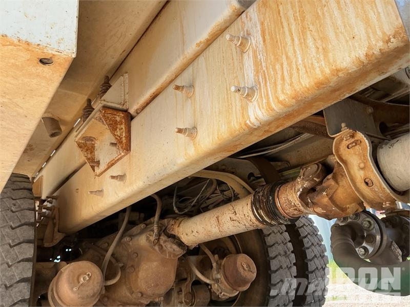 International 7400 2000 gal 6x4 Kill Truck Processing Equipment