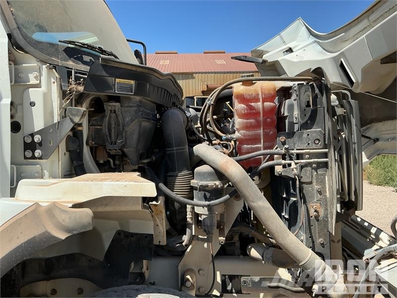 International 7400 2000 gal 6x4 Kill Truck Processing Equipment