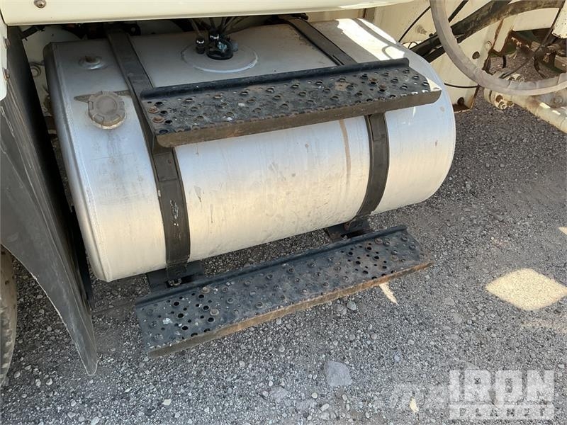International 7400 2000 gal 6x4 Kill Truck Processing Equipment
