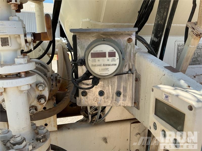 International 7400 2000 gal 6x4 Kill Truck Processing Equipment