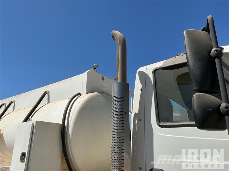 International 7400 2000 gal 6x4 Kill Truck Processing Equipment