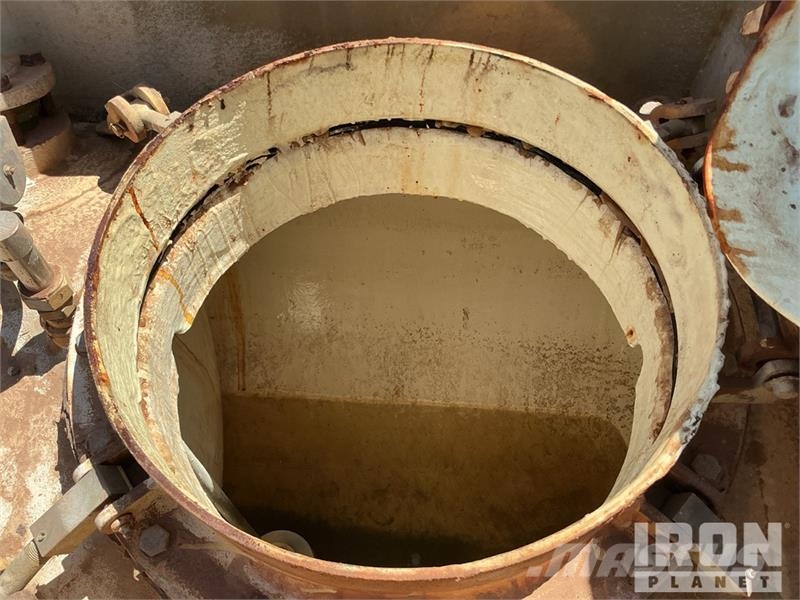 International 7400 2000 gal 6x4 Kill Truck Processing Equipment