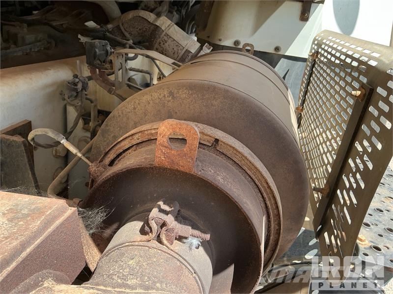 International 7400 2000 gal 6x4 Kill Truck Processing Equipment