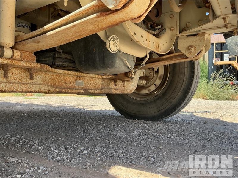 International 7400 2000 gal 6x4 Kill Truck Processing Equipment