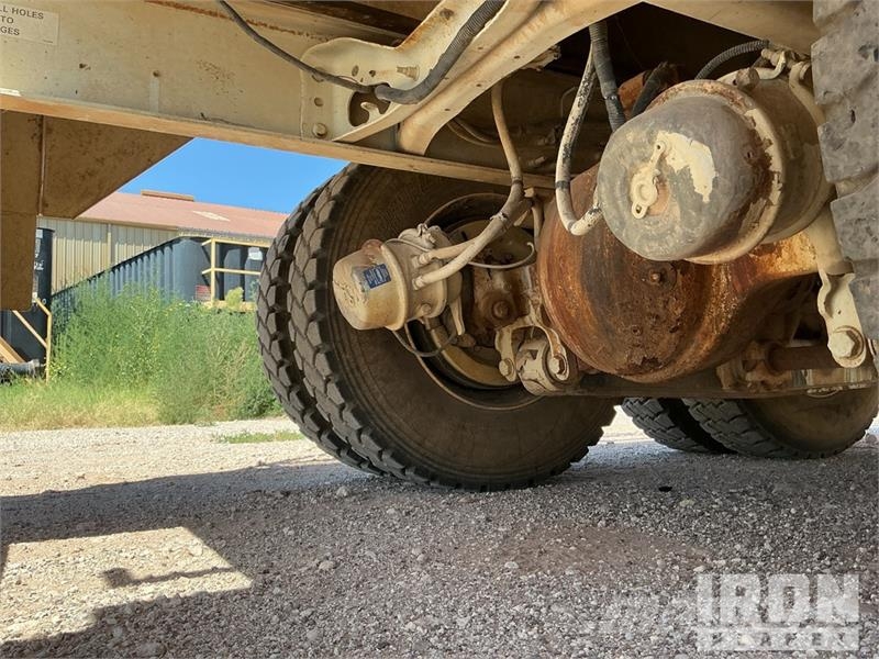 International 7400 2000 gal 6x4 Kill Truck Processing Equipment