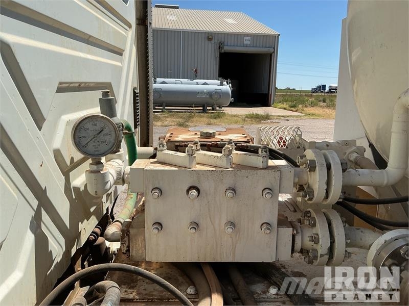 International 7400 2000 gal 6x4 Kill Truck Processing Equipment