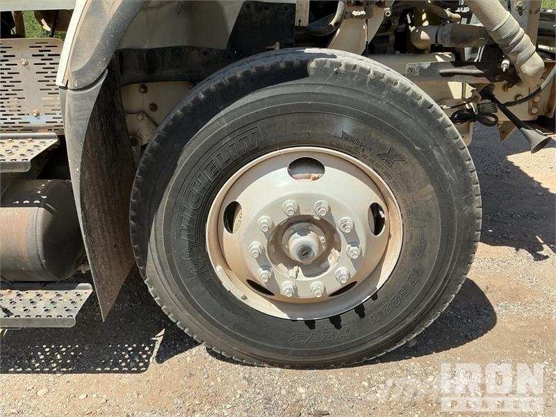 International 7400 2000 gal 6x4 Kill Truck Processing Equipment