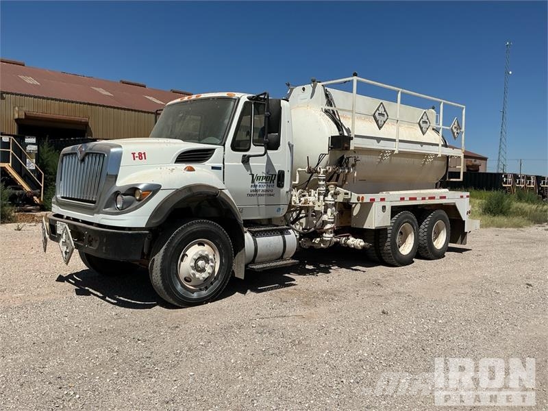 International 7400 2000 gal 6x4 Kill Truck Processing Equipment