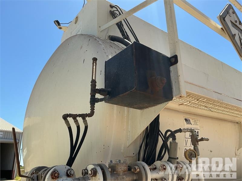 International 7400 2000 gal 6x4 Kill Truck Processing Equipment