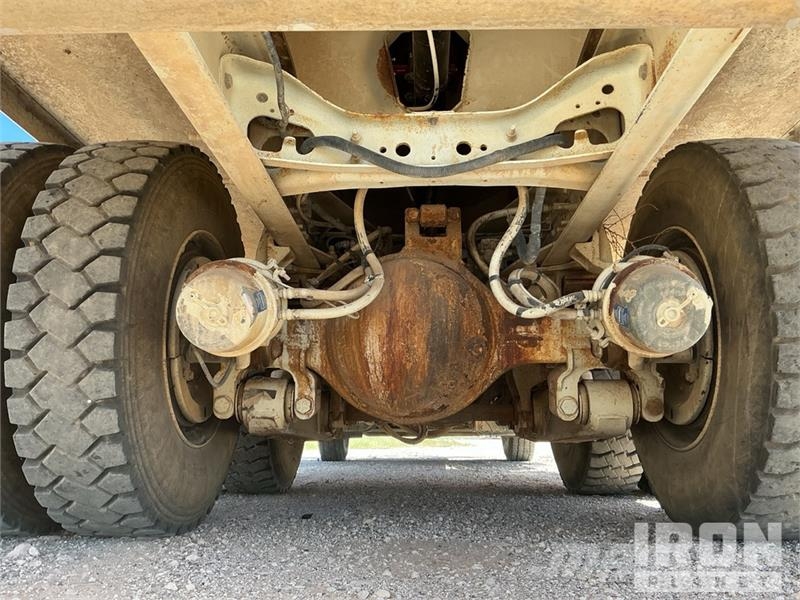International 7400 2000 gal 6x4 Kill Truck Processing Equipment