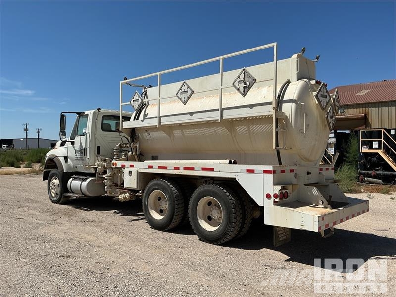 International 7400 2000 gal 6x4 Kill Truck Processing Equipment