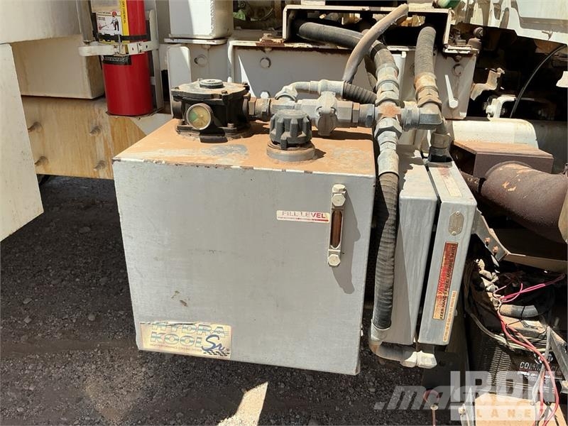 International 7400 2000 gal 6x4 Kill Truck Processing Equipment