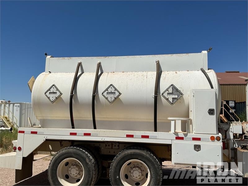 International 7400 2000 gal 6x4 Kill Truck Processing Equipment