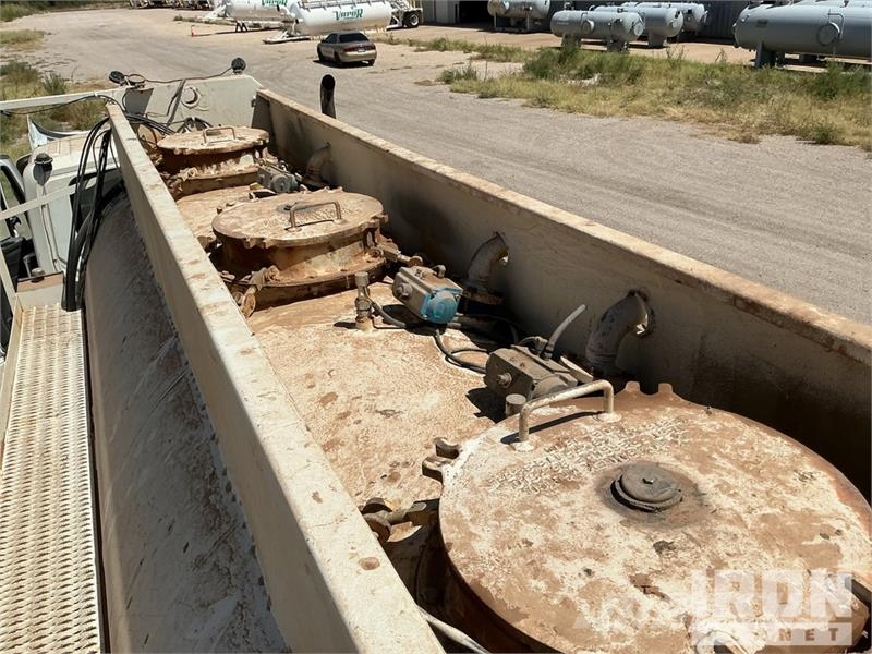 International 7400 2000 gal 6x4 Kill Truck Processing Equipment